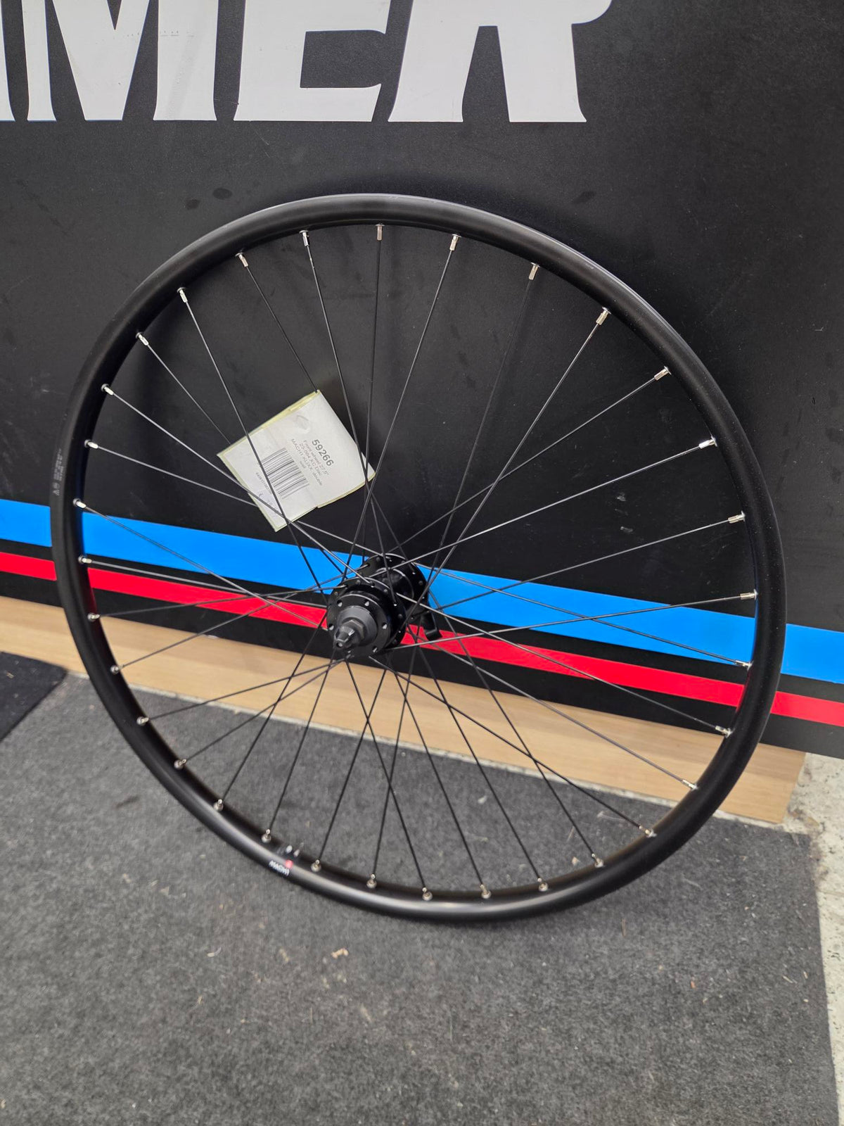 Etukiekko 27.5" musta QR 6-pultti