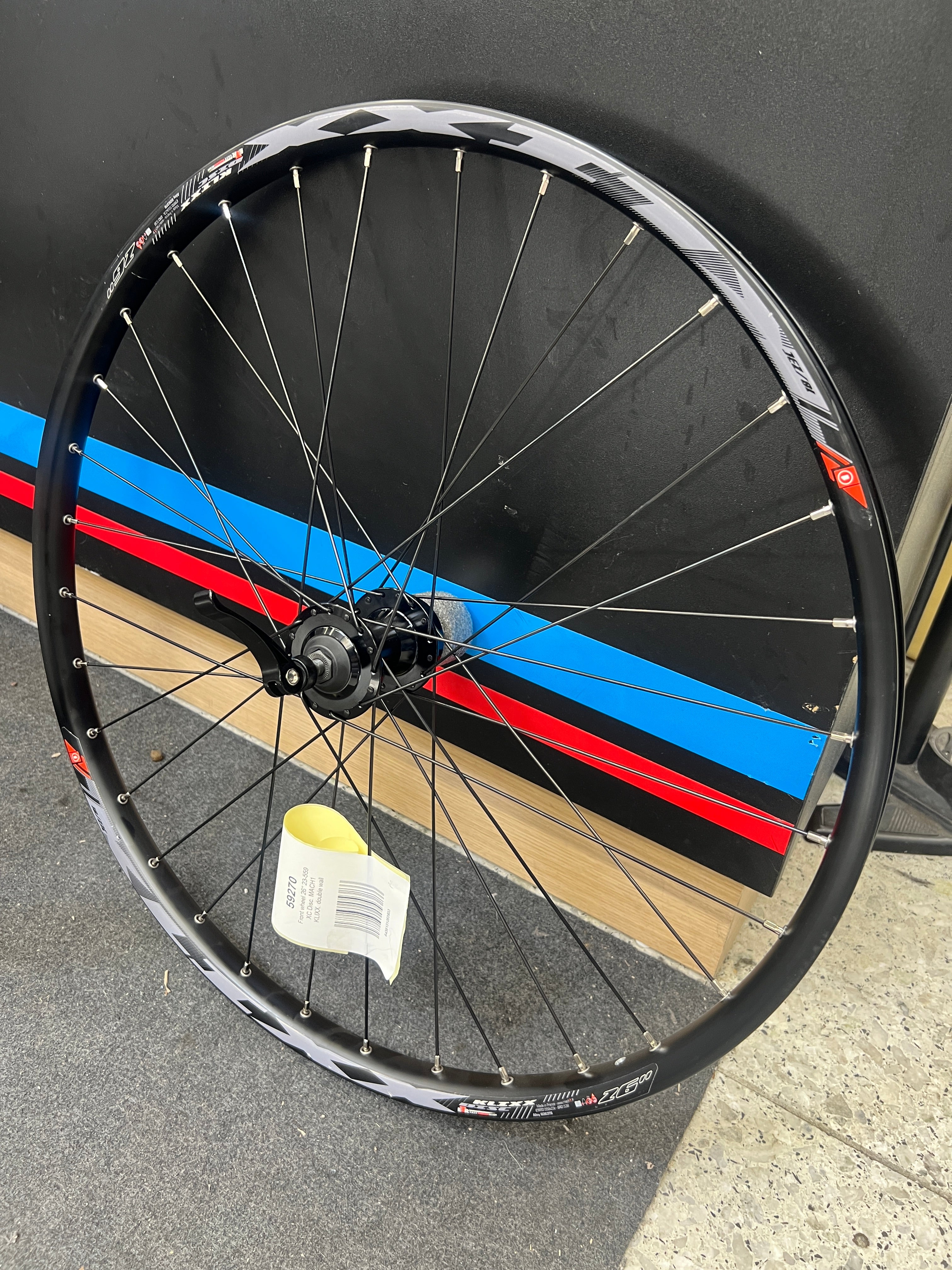 Etukiekko 26" Mach1 Klixx QR 6-pultti musta