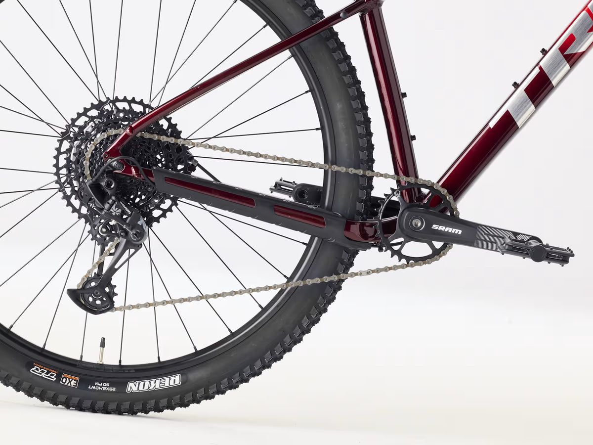 Trek Marlin 7 Gen 3 - Fury Red Fade