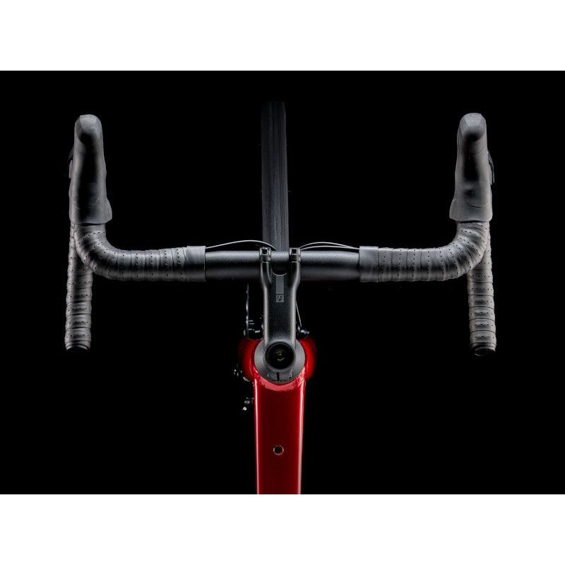 Trek Domane AL 2 Gen 4 - Crimson to Dark Carmine Fade 5