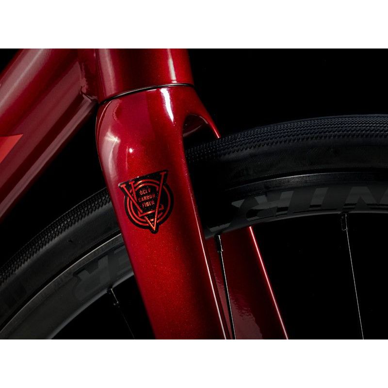 Trek Domane AL 2 Gen 4 - Crimson to Dark Carmine Fade 8